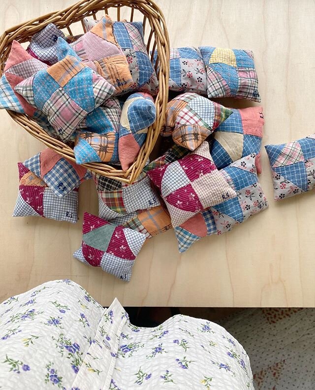 Peace pillows heart made with French lavender 💆🏻&zwj;♀️ Online soon 🌿 #cherishedobjects #elileon #patchwork #lavendersachets #1920spatchwork