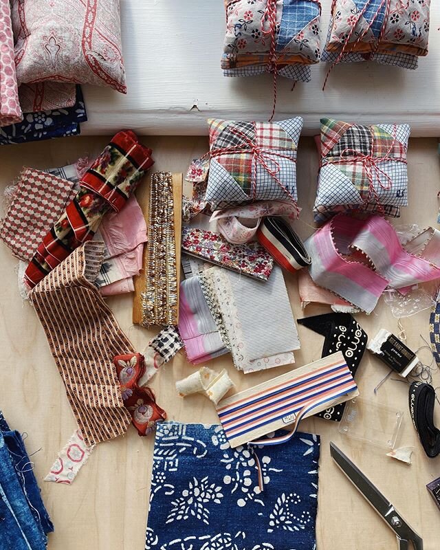 Now online 🎪🎀🎈comfortobjects.dk #cherishedtextiles #lavenderpillows #1920spatchwork